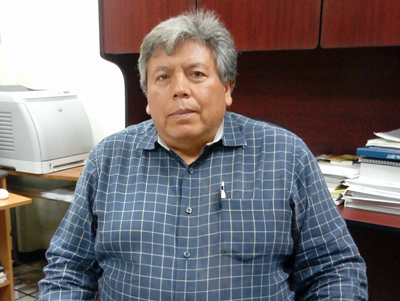 400-Dr.-Alberto-Flores-Olivas-(3).jpg