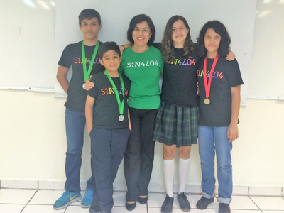 La doctora Maria Guadalupe Russell Noriega con recientes ganadores de medalla y mencion honorifica en Oaxtepec Morelos