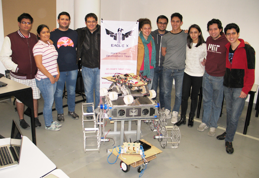 Equipo-Eagle-X-Robotics-del-ITESM-campus-Querétaro900.jpg