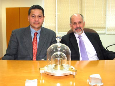 M-en-C-Luis-Omar-Becerra-Santiago-y-Dr.-Carlos-David-Avilés-Castro-3.jpg