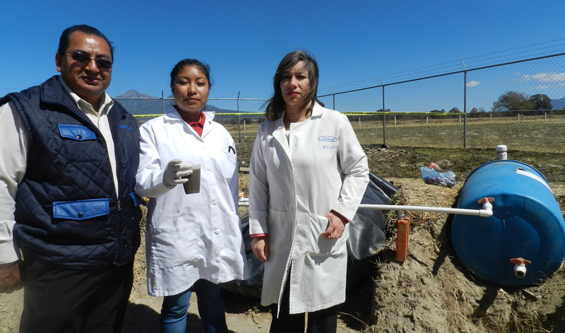 Mtro-Óscar-Flores,-Jessica-Robles-y-Mtra-Diana-Castolo-.jpg