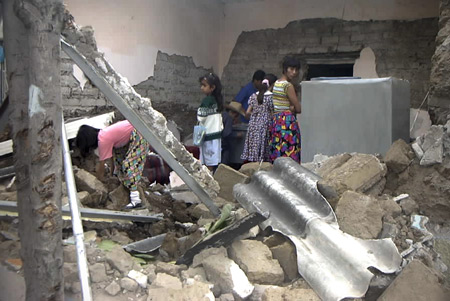 interior casa terremoto 21 enero 2003 Colima