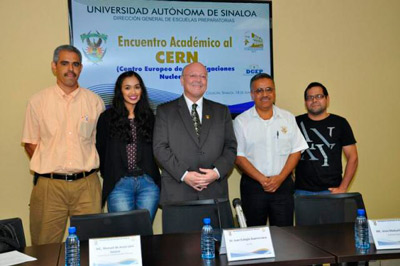 Grupo de profesores que acudieron al CERN con el rector de la UAS Juan Eulogio Guerra Liera